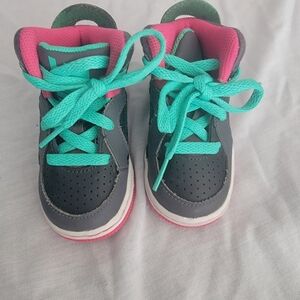 Nike Court Invader little girl basketball type shoes in grey, pink, and teal.